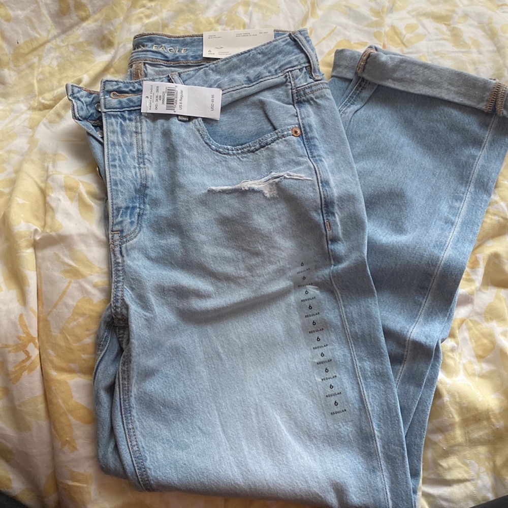 Brand new American Eagle mom jeans. Great for fall!